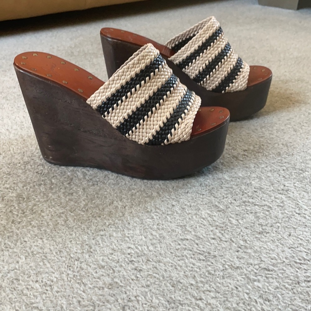 Joie Wedge